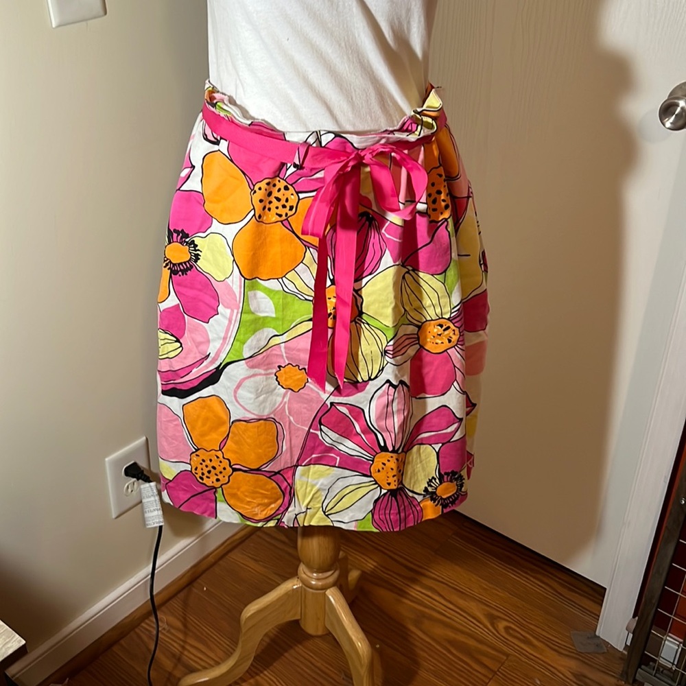 Super cute bright and fun floral skirt